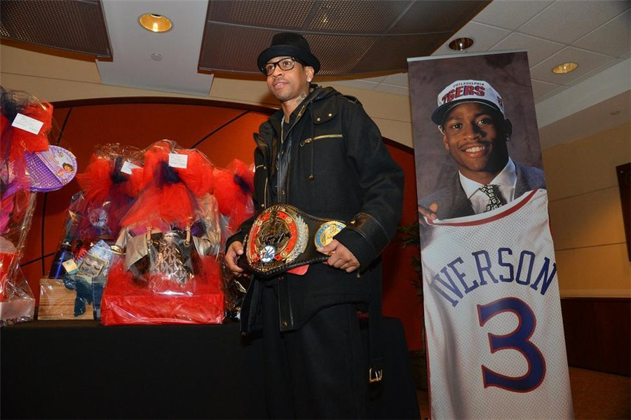 追求保罗，联手詹皇冲冠？湖人操作引爆联盟，字母哥也要加盟？