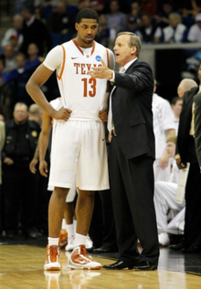 媒体人：亚泰其他工作人员好久没发薪了，坚持岗位是为爱发电