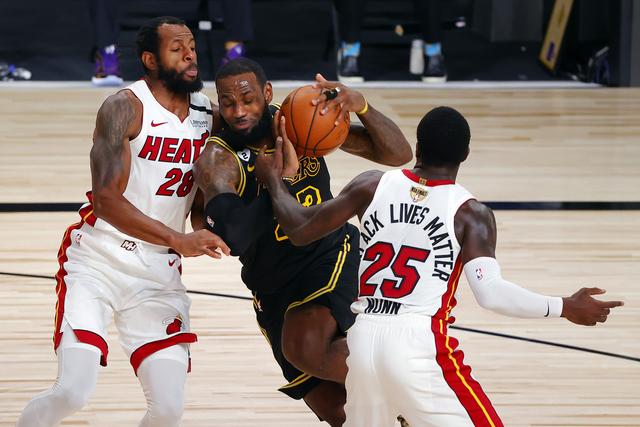 功成身退，阿尔巴、布斯克茨在退役之战中夺得美职联总冠军