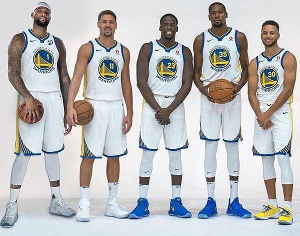 米体：泽林斯基出现轻微肌肉问题，可能不会出战比萨