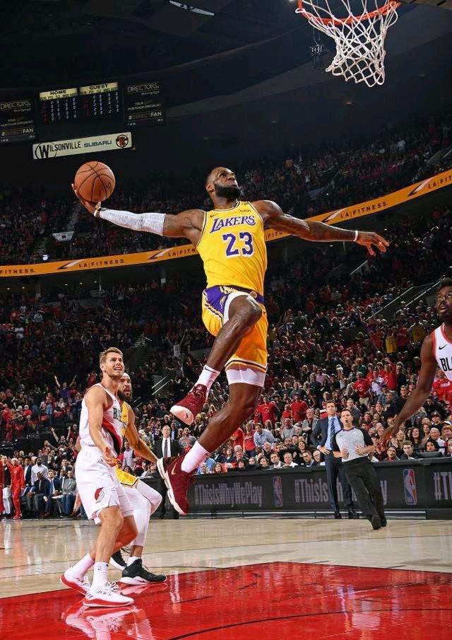 米切尔&莫布利首节合砍26分，其他队友合计只得7分