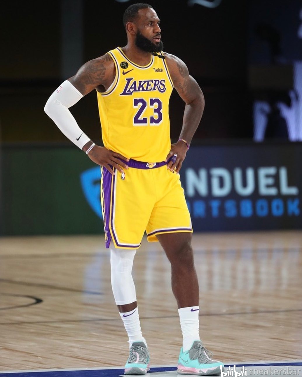 巴西2-0塞内加尔，埃斯特旺、卡塞米罗破门，库尼亚两度中框